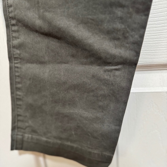 Men’s Gray Khaki Pants (33x30) | Gap Slim-fit Essential Khakis - Picture 6 of 8